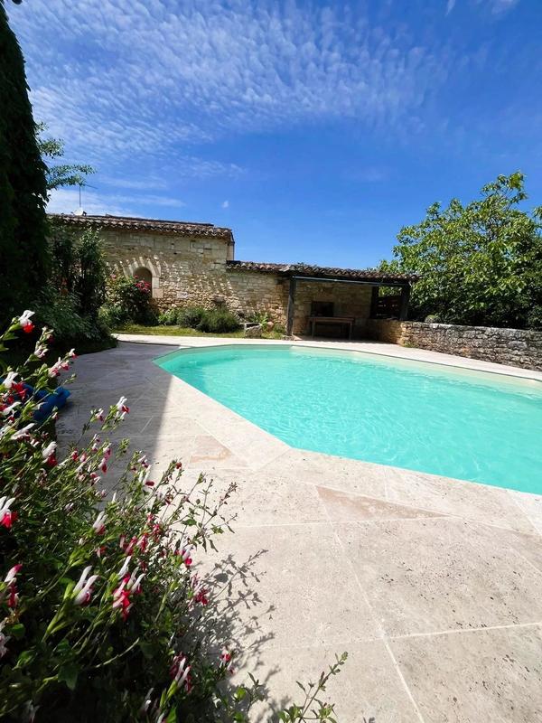 Maison - 260 m² - 12 pièces