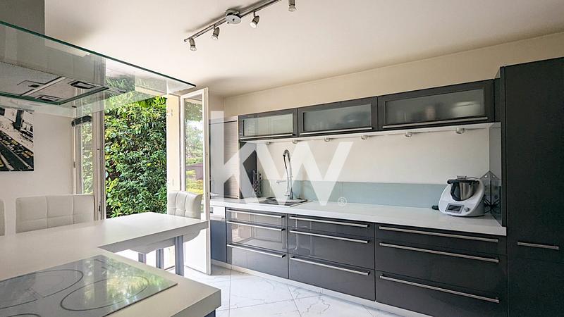 Maison - 184 m² - 6 pièces