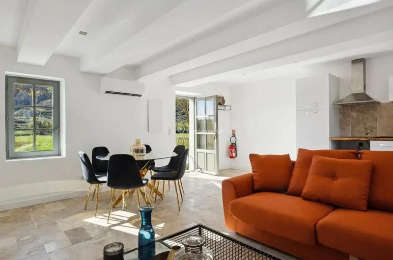 Mas - 800 m² - 15 pièces