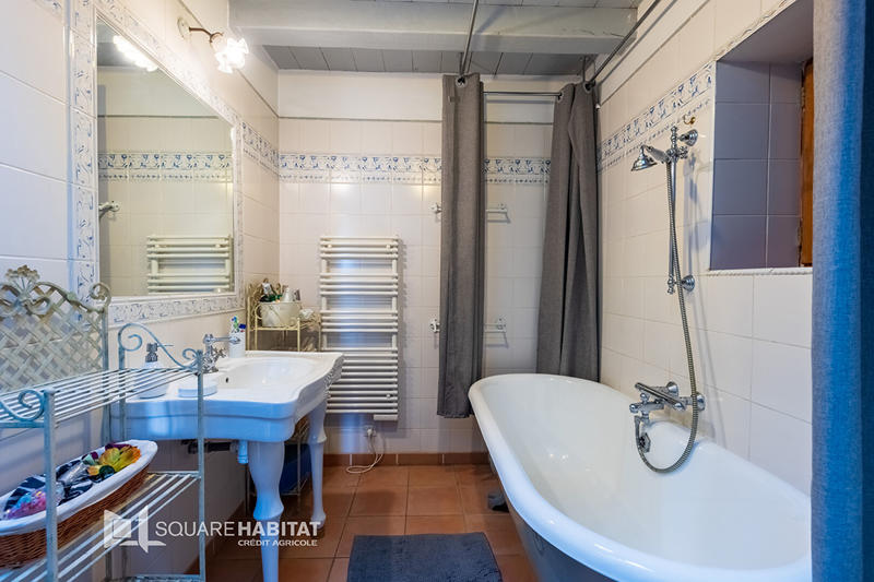 Maison - 254 m² - 8 pièces