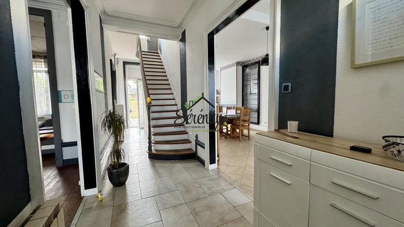 Maison - 180 m² - 8 pièces