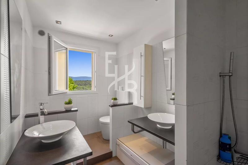 Villa - 255 m² - 8 pièces