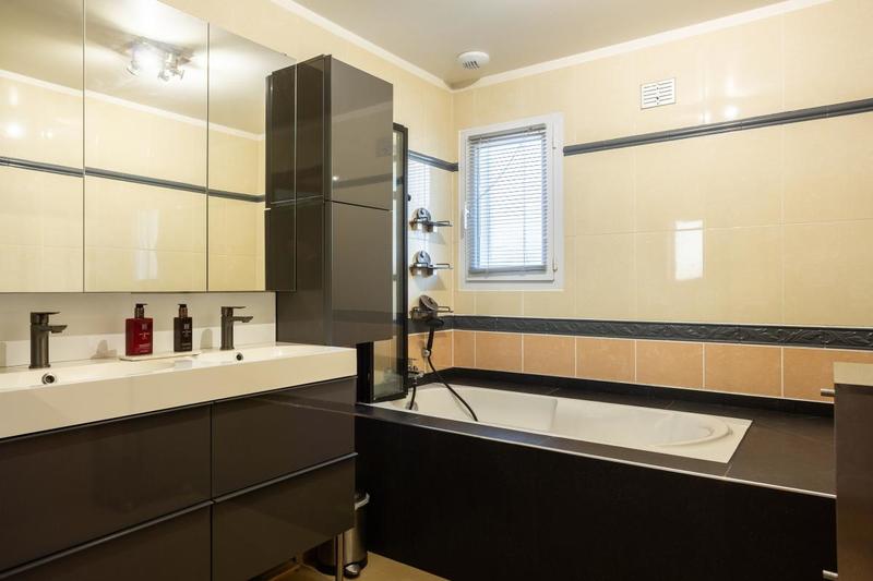 Maison - 200 m² - 7 pièces