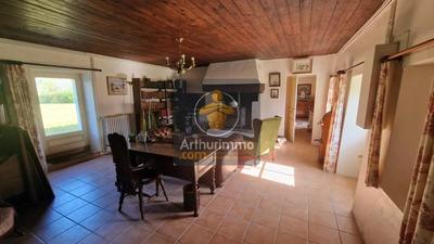 Maison - 270 m² - 11 pièces