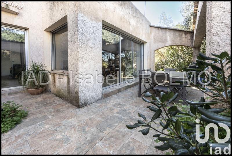 Maison - 216 m² - 9 pièces