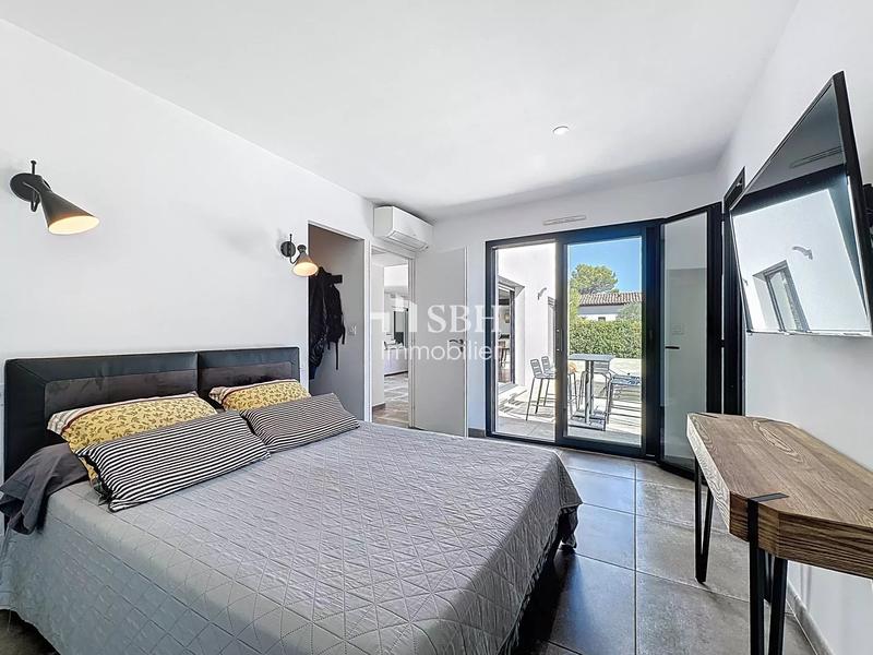 Villa - 211 m² - 10 pièces