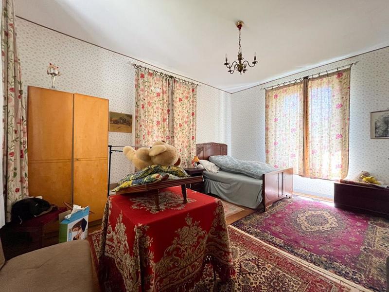 Maison - 235 m² - 14 pièces