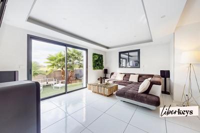 Maison - 151 m² - 5 pièces