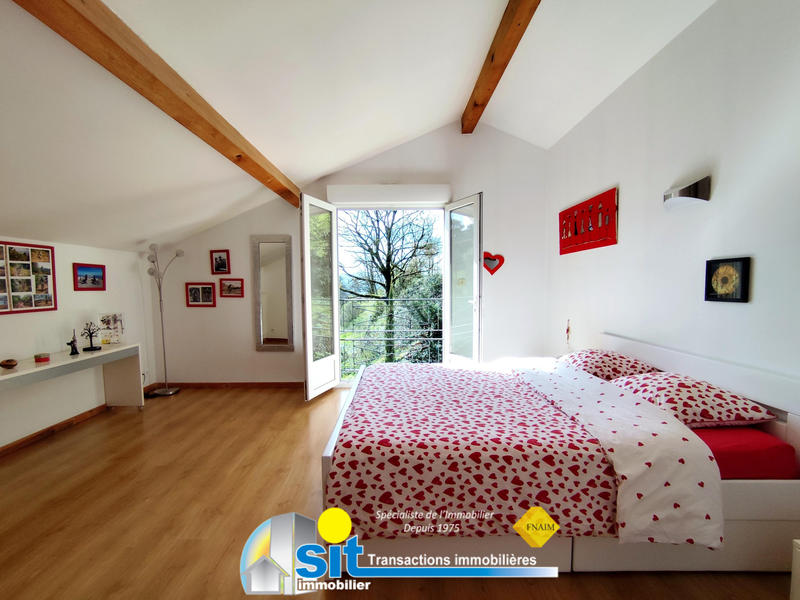 Maison - 194 m² - 8 pièces