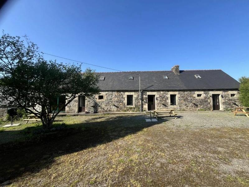 Propriété - 689 m²