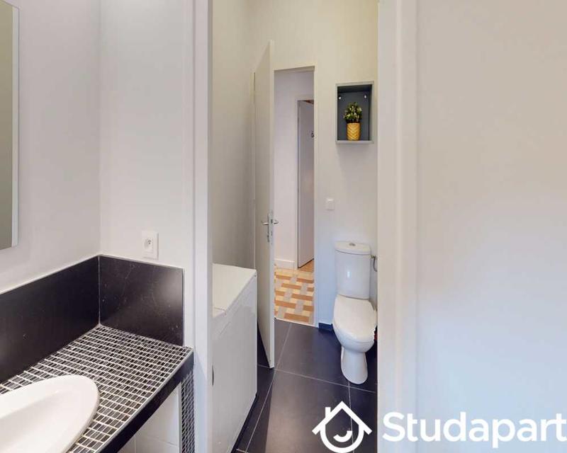 Chambre - 140 m² - 1 pièce