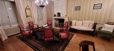 Maison - 203 m² - 10 pièces