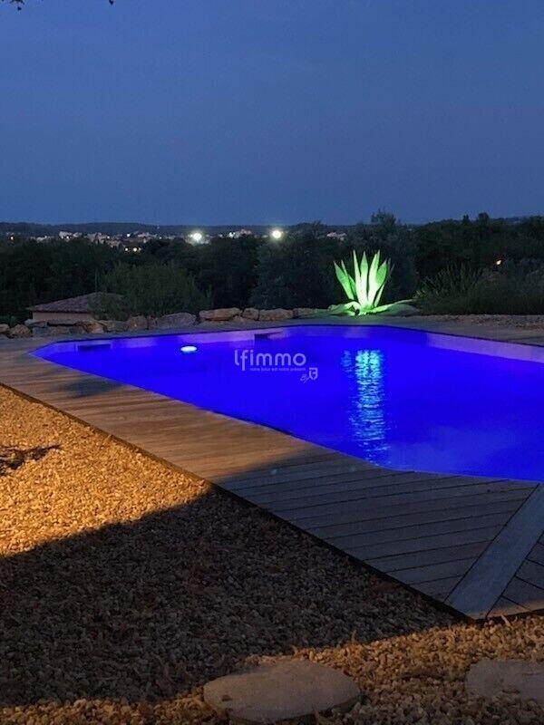 Maison - 212 m² - 6 pièces