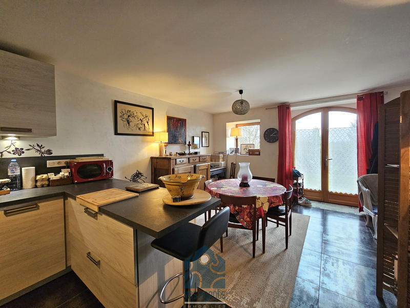 Propriété - 300 m² - 9 pièces