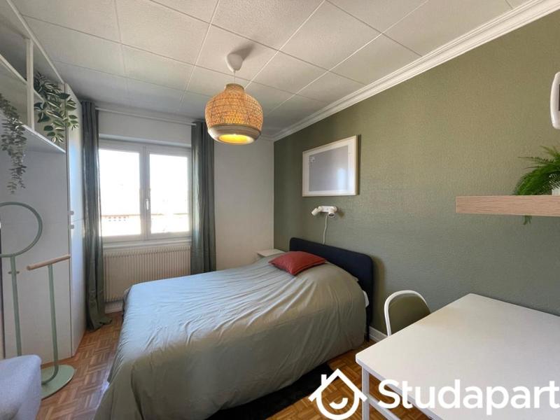 Chambre - 12 m² - 1 pièce