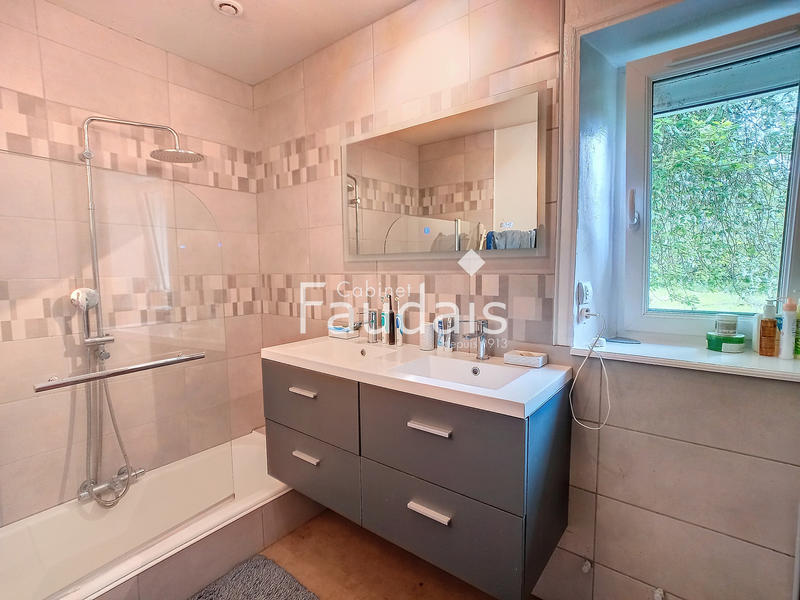 Maison - 182 m² - 9 pièces