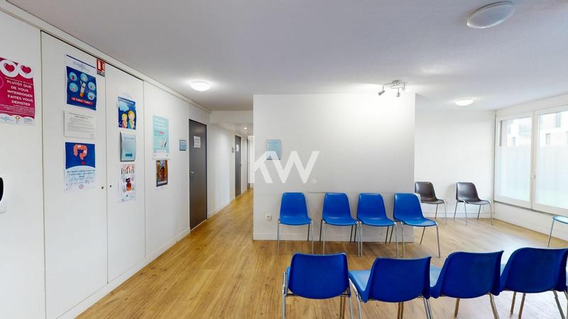 Local commercial - 180 m² - 10 pièces