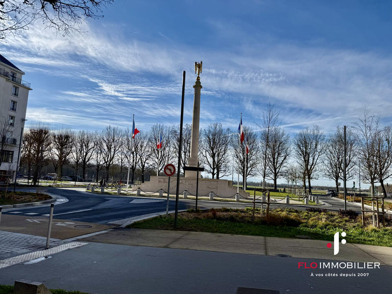 Bureau - 90 m² - 6 pièces