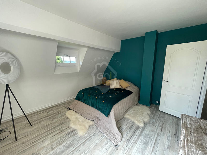 Maison - 270 m² - 8 pièces