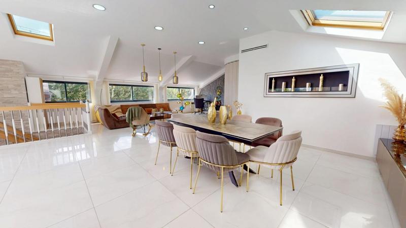 Maison - 291 m² - 9 pièces