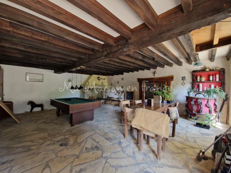 Maison - 420 m² - 12 pièces