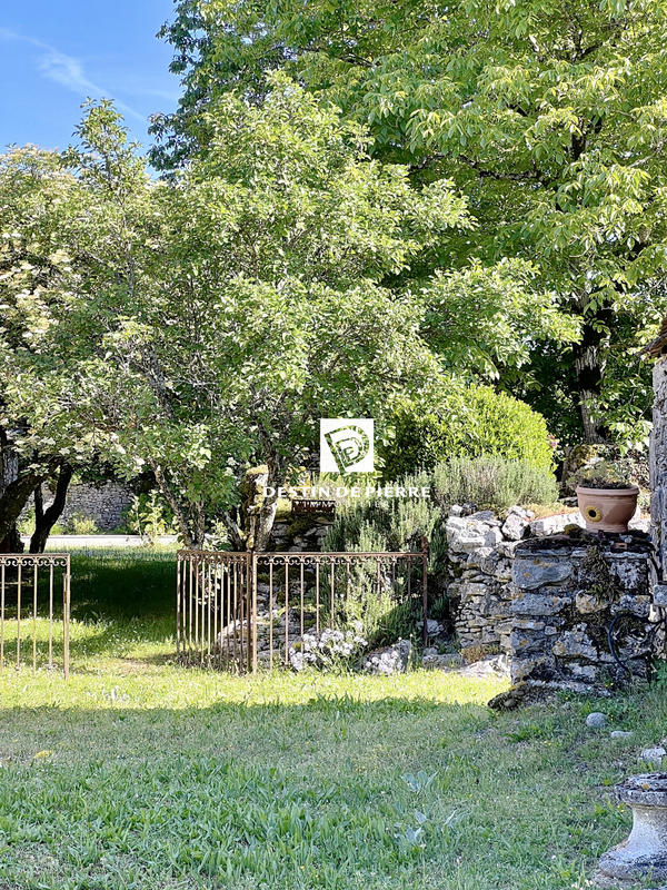 Maison - 280 m² - 8 pièces