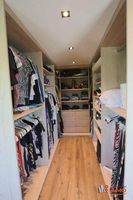 Maison - 220 m² - 9 pièces