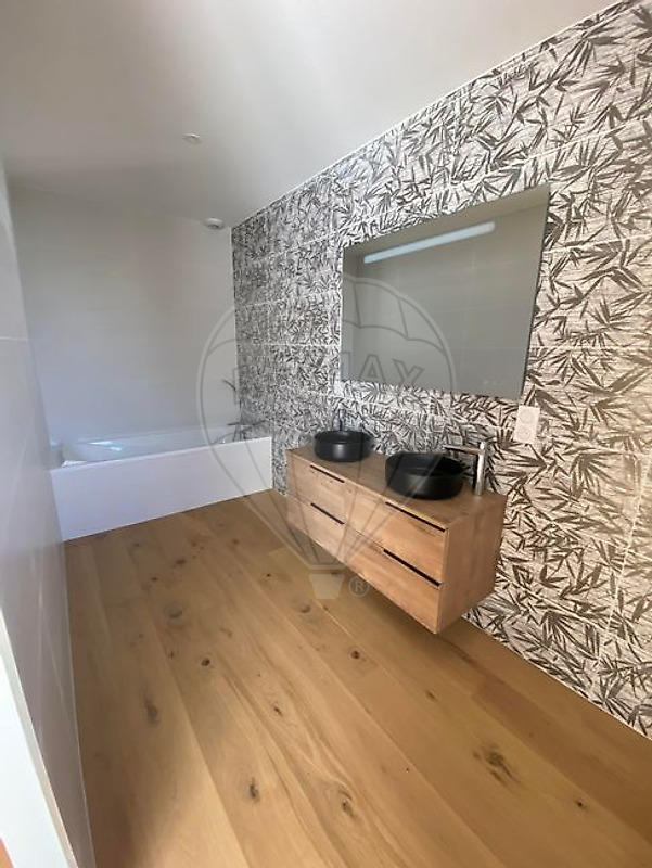 Maison - 216 m² - 6 pièces