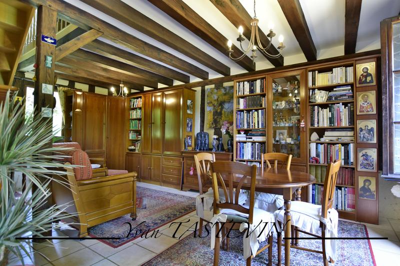 Villa - 351 m² - 10 pièces