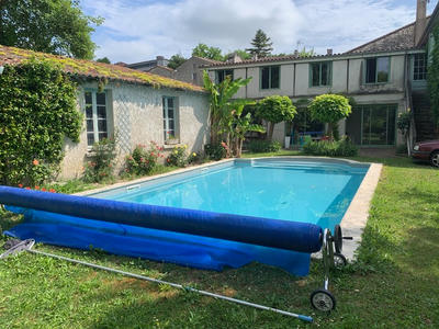 Maison - 298 m² - 11 pièces