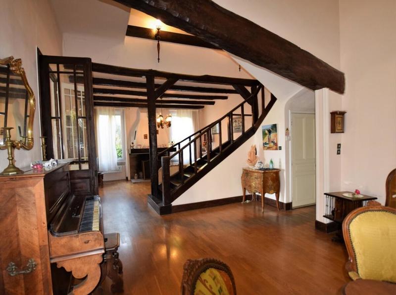 Maison - 260 m² - 8 pièces