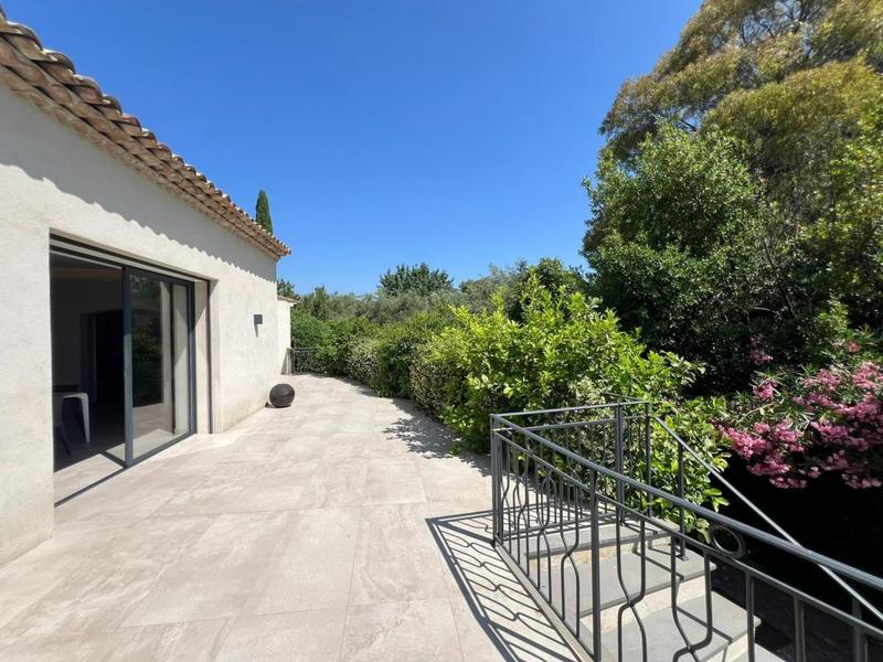 Propriété - 256 m² - 7 pièces