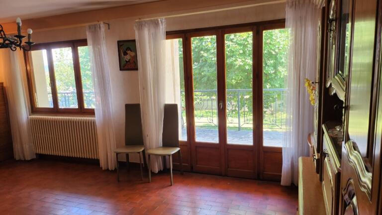 Appartement - 100 m² - 5 pièces