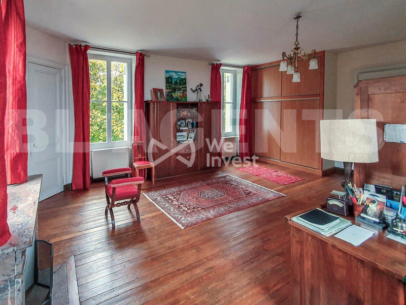 Maison - 370 m² - 14 pièces