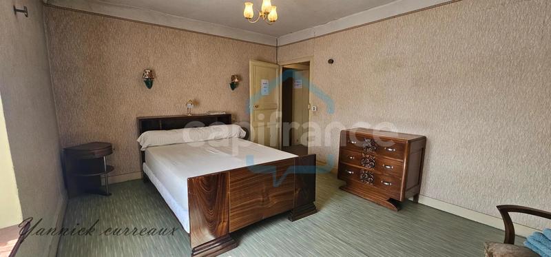 Maison - 244 m² - 9 pièces