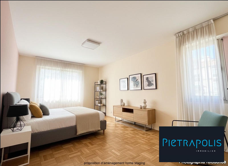 Appartement - 92 m² - 4 pièces