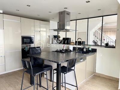 Maison - 163 m² - 8 pièces