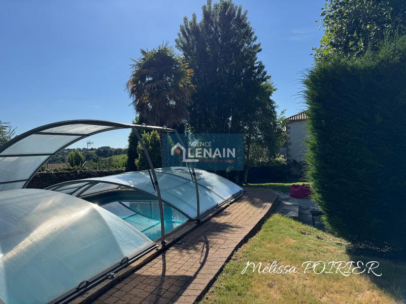 Maison - 241 m² - 9 pièces