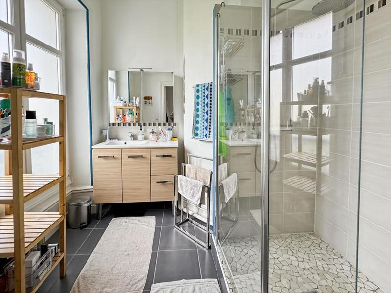 Maison - 220 m² - 8 pièces