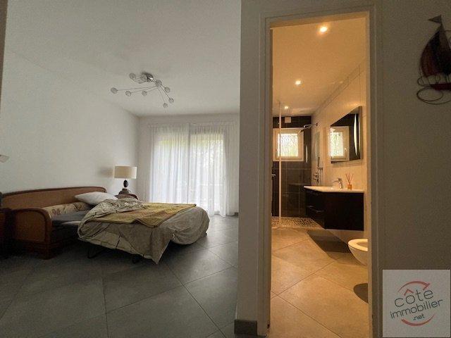 Maison - 240 m² - 6 pièces