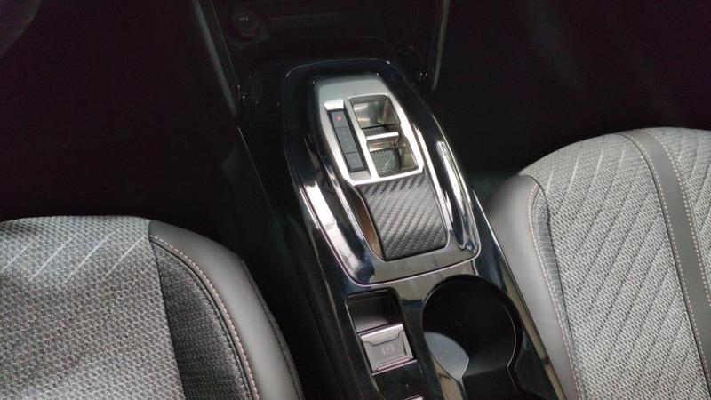 Peugeot 208 II Hybrid 110 e-Dcs6 Allure