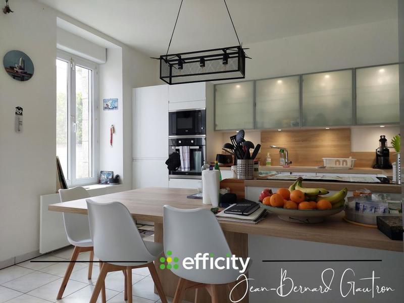 Maison - 330 m² - 14 pièces