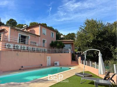 Villa - 265 m² - 7 pièces