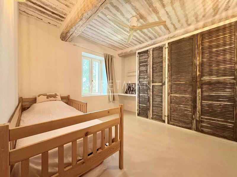 Maison - 240 m² - 8 pièces