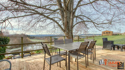 Maison - 320 m² - 12 pièces