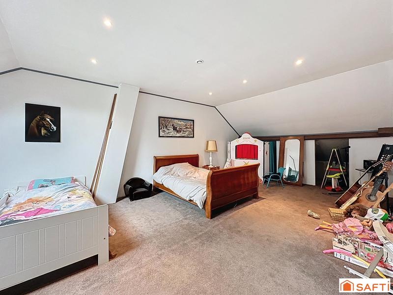 Maison - 240 m² - 7 pièces