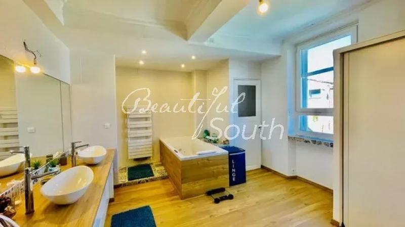 Maison de ville - 250 m² - 5 pièces