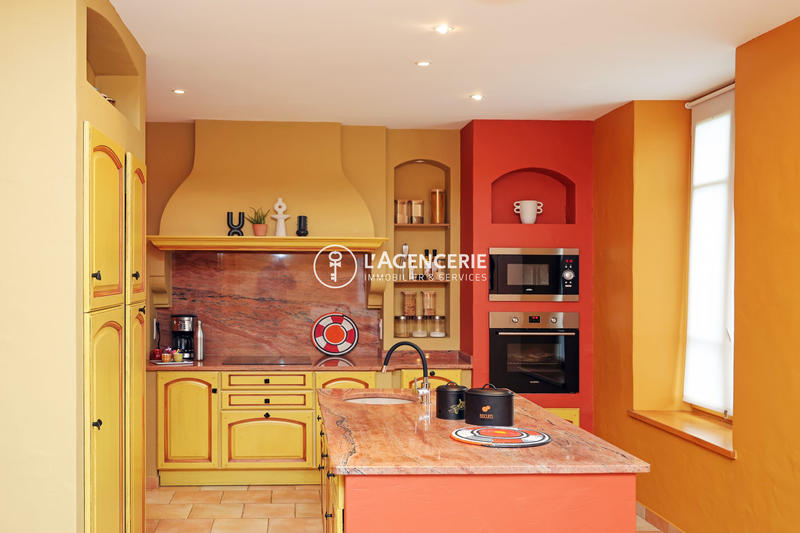 Maison - 300 m² - 7 pièces