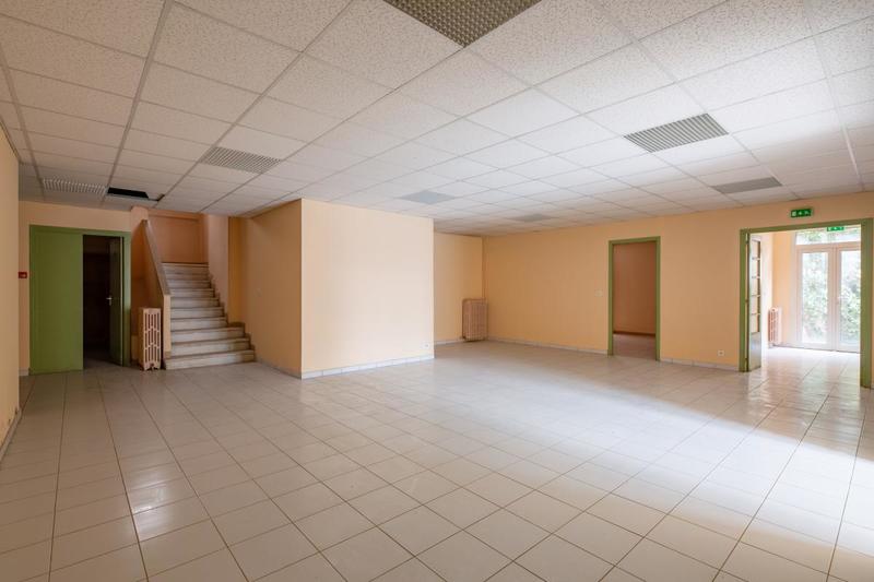 Bureau - 254 m² - 7 pièces