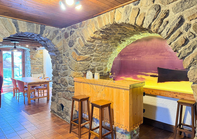 Maison - 236 m² - 10 pièces